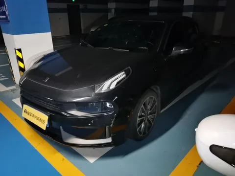Lynk & Co 03