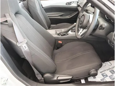 Mazda MX-5 (Roadster)