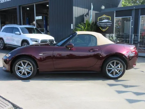 Mazda MX-5 (Roadster)