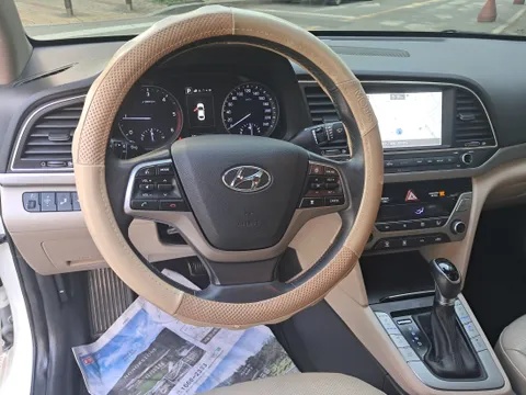 Hyundai Elantra (Avante)