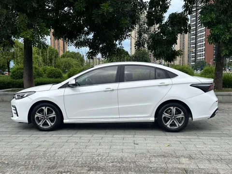 Chery Arrizo 5