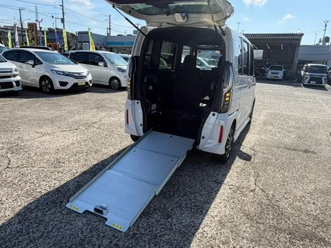Honda N-BOX Custom