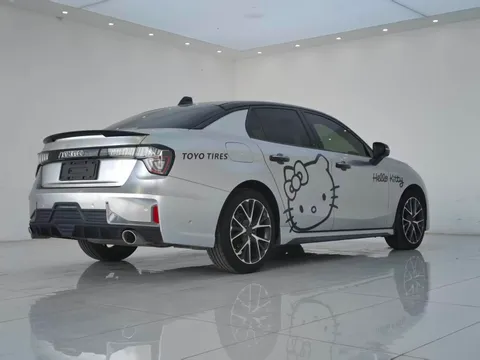 Lynk & Co 03