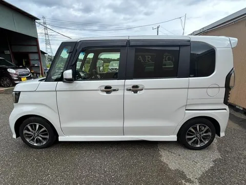 Honda N-BOX Custom