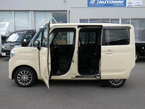 Suzuki Spacia