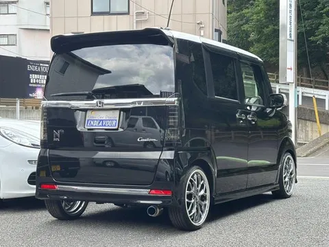 Honda N-BOX Custom