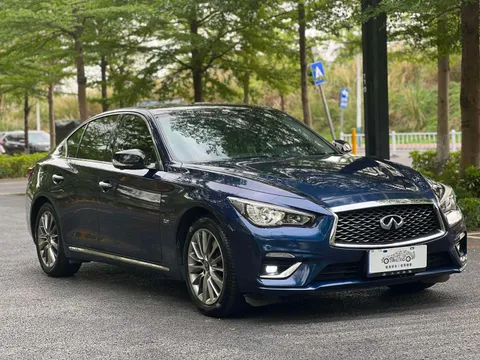 Infiniti Q50L