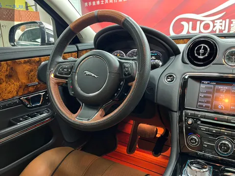Jaguar XJ