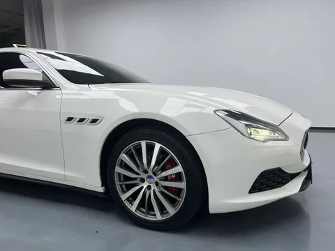 Maserati Quattroporte