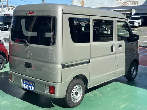 Nissan Clipper Van
