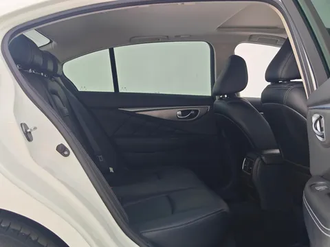 Infiniti Q50L
