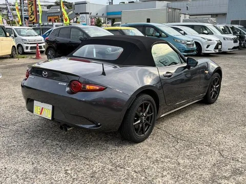 Mazda MX-5 (Roadster)