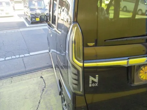 Honda N-BOX Custom