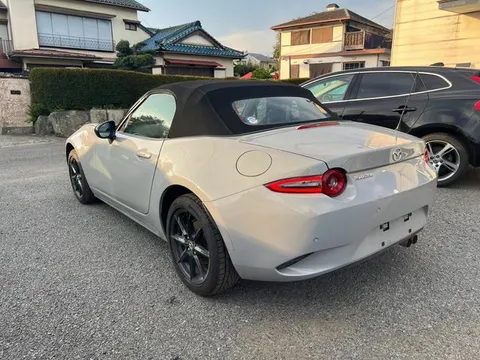Mazda MX-5 (Roadster)