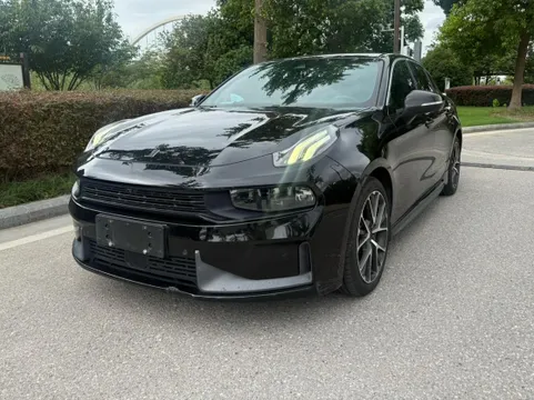 Lynk & Co 03