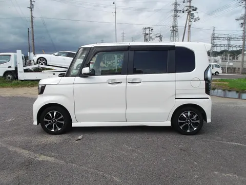 Honda N-BOX Custom