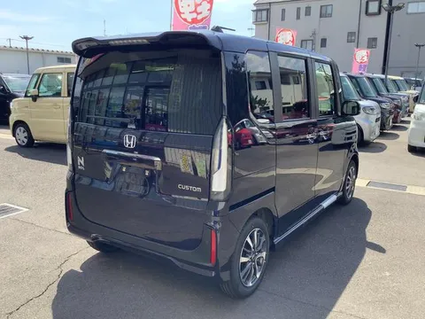 Honda N-BOX Custom