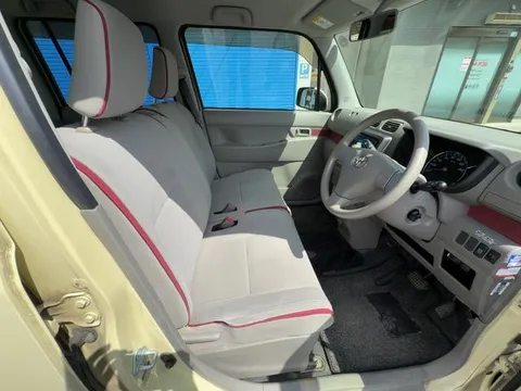 Toyota Pixis Space