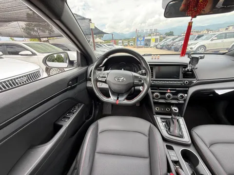 Hyundai Elantra (Avante)