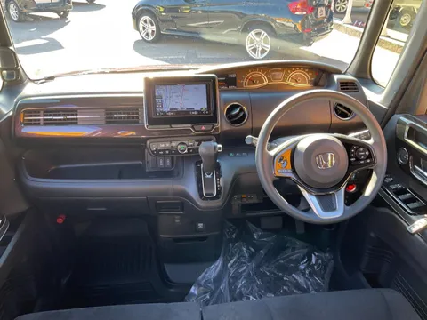 Honda N-BOX Custom