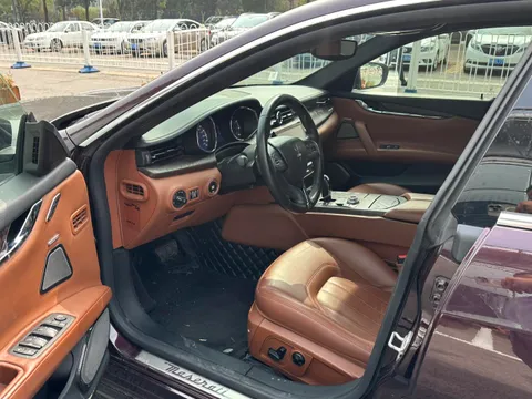 Maserati Quattroporte