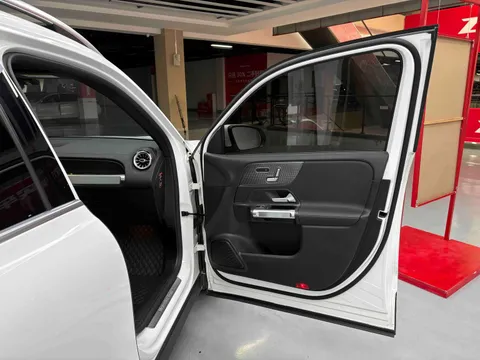 Mercedes-Benz Mercedes-Benz GLB