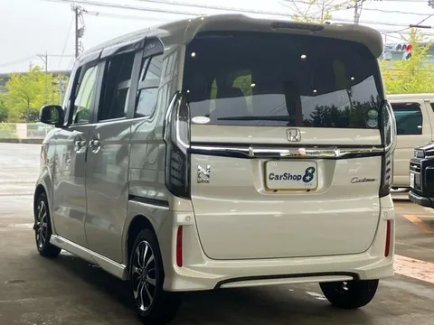 Honda N-BOX Custom