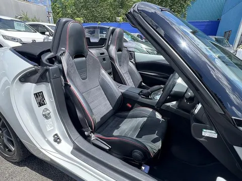 Mazda MX-5 (Roadster)