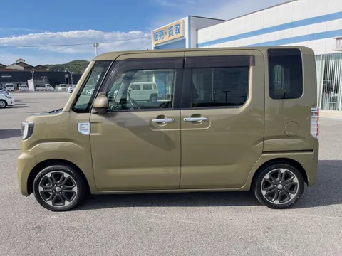 Toyota Pixis Mega