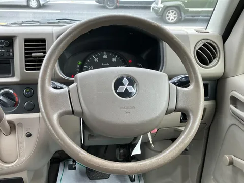 Mitsubishi Minicab Van