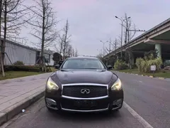Infiniti Q70