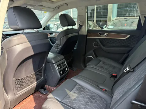 Hongqi HS7