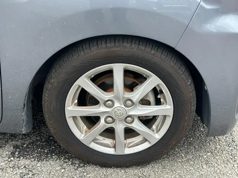 Toyota Pixis Mega