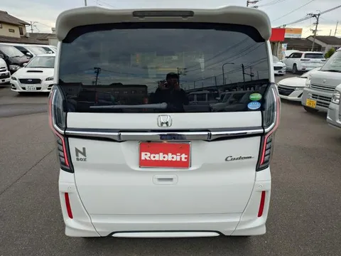 Honda N-BOX Custom