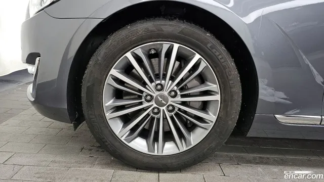 Genesis G90 (EQ900)