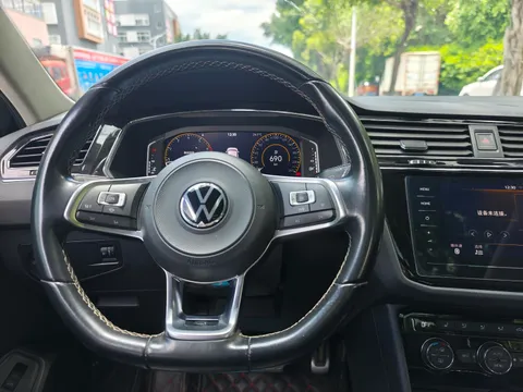 Volkswagen Tiguan L