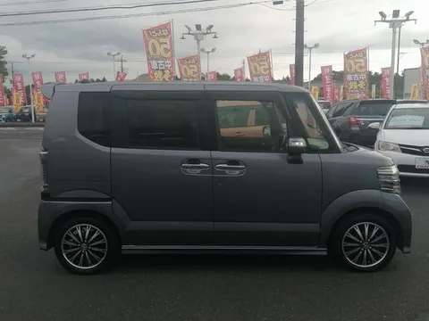 Honda N-BOX Custom