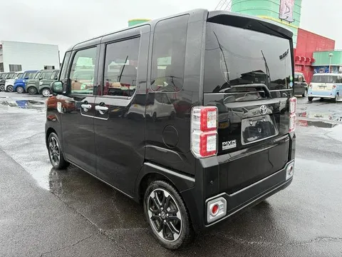 Toyota Pixis Mega