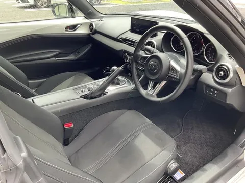 Mazda MX-5 (Roadster)