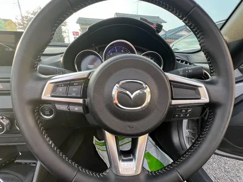Mazda MX-5 (Roadster)