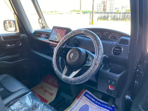 Honda N-BOX Custom