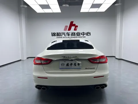 Maserati Quattroporte