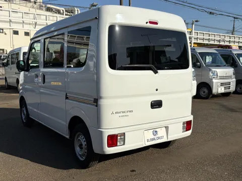 Mitsubishi Minicab Van