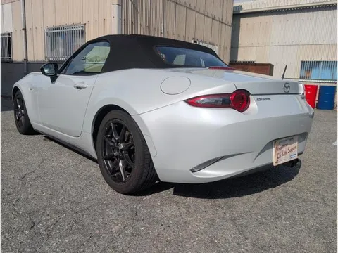 Mazda MX-5 (Roadster)