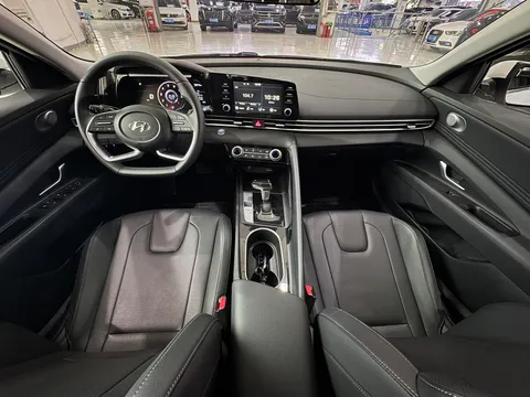 Hyundai Elantra (Avante)