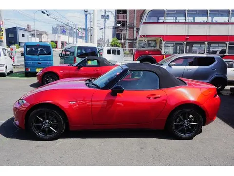 Mazda MX-5 (Roadster)
