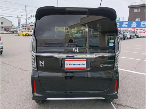 Honda N-BOX Custom