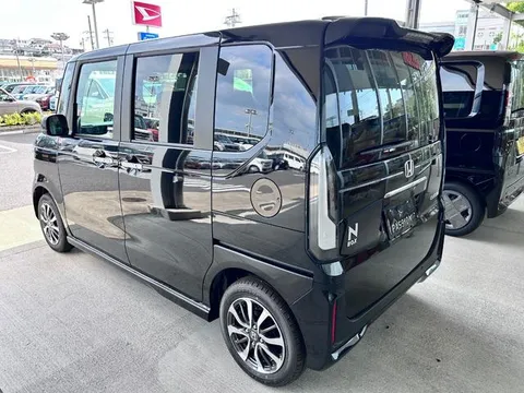 Honda N-BOX Custom