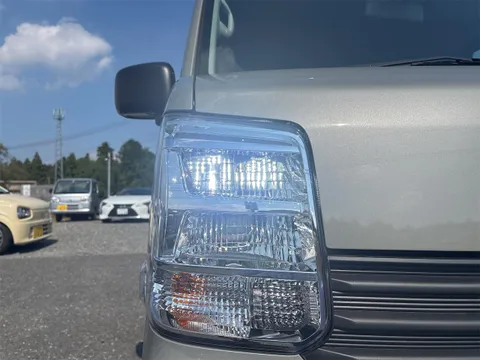 Nissan Clipper Van