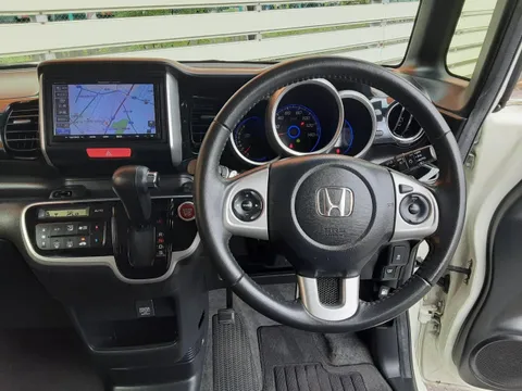 Honda N-BOX Custom